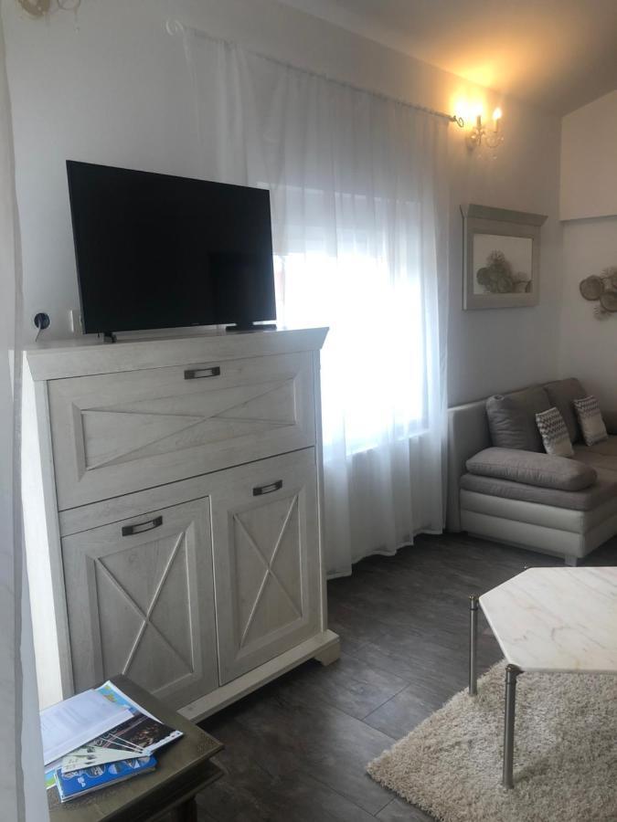Ferienwohnung Grey Pearl With Free Ev Ch-Station Valbandon Exterior foto