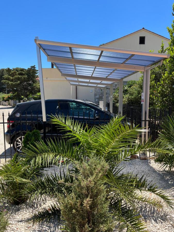 Ferienwohnung Grey Pearl With Free Ev Ch-Station Valbandon Exterior foto