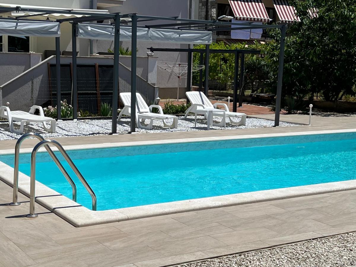 Ferienwohnung Grey Pearl With Free Ev Ch-Station Valbandon Exterior foto