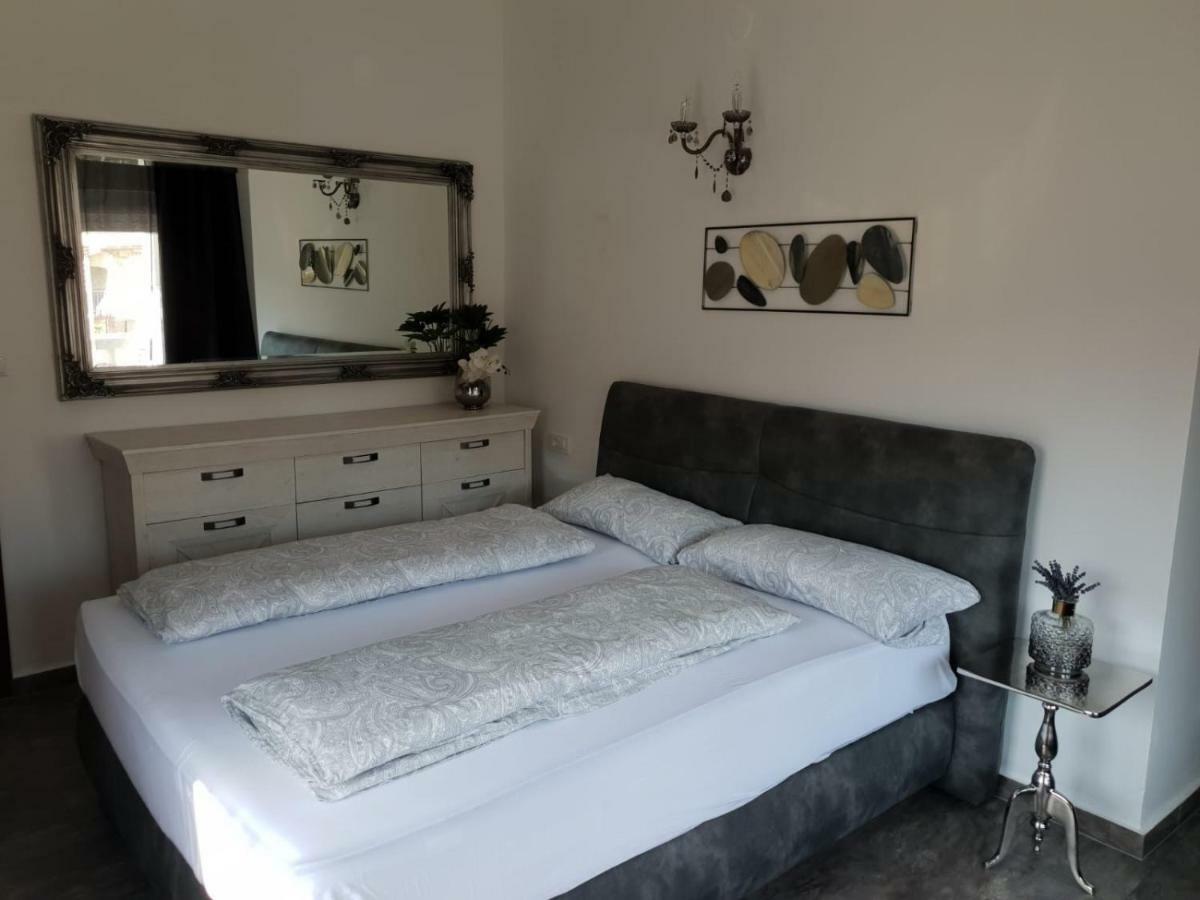 Ferienwohnung Grey Pearl With Free Ev Ch-Station Valbandon Exterior foto